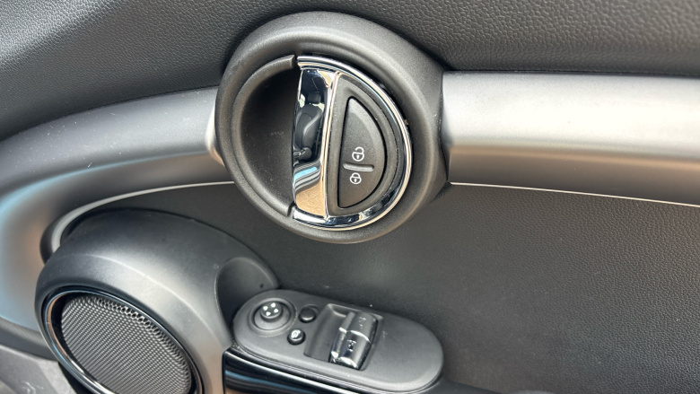 MINI Hatchback 2.0 Cooper S Exclusive 3dr Auto Petrol Hatchback